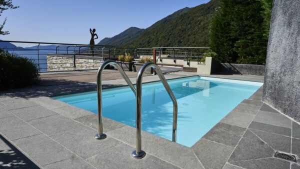 Pavimento per piscina in pietra Cenere