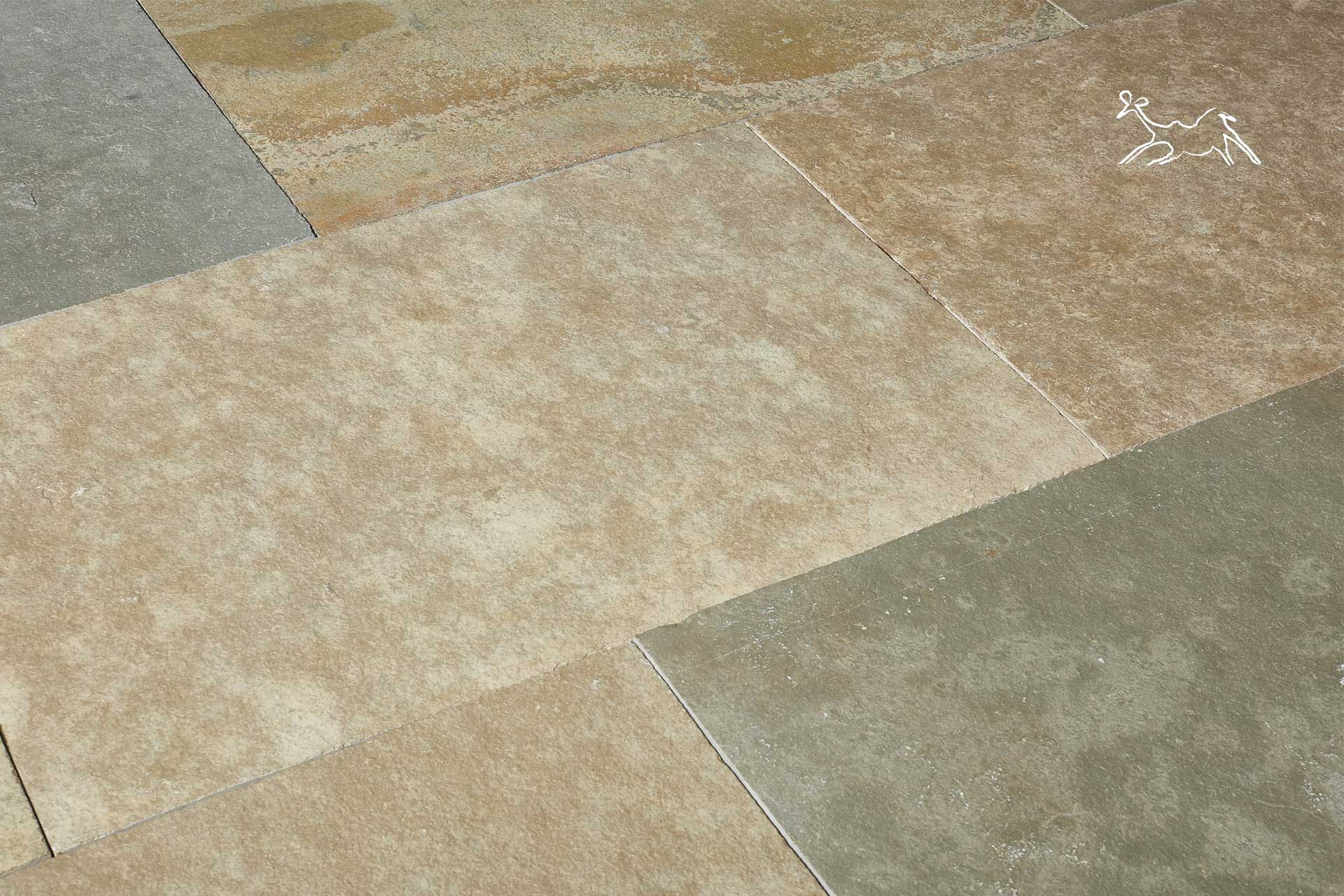 dettaglio superficie della pietra naturale Versilia Brown di the Stone Age Exclsuive