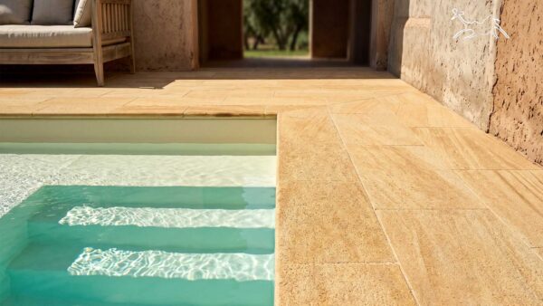 Bordo piscina in pietra naturale effetto legno Wooden The Stone Age Exclusive installazione piscina privata di lusso Silvano d’Orba Alessandria bordo