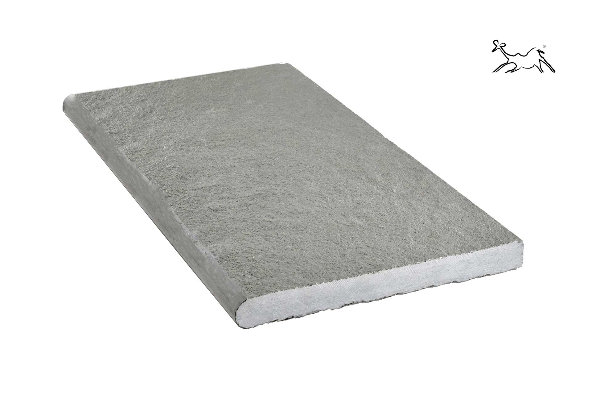 bordo piscina in pietra Cenere naturale grigia con finitura costa a toro resistente alle basse temperature