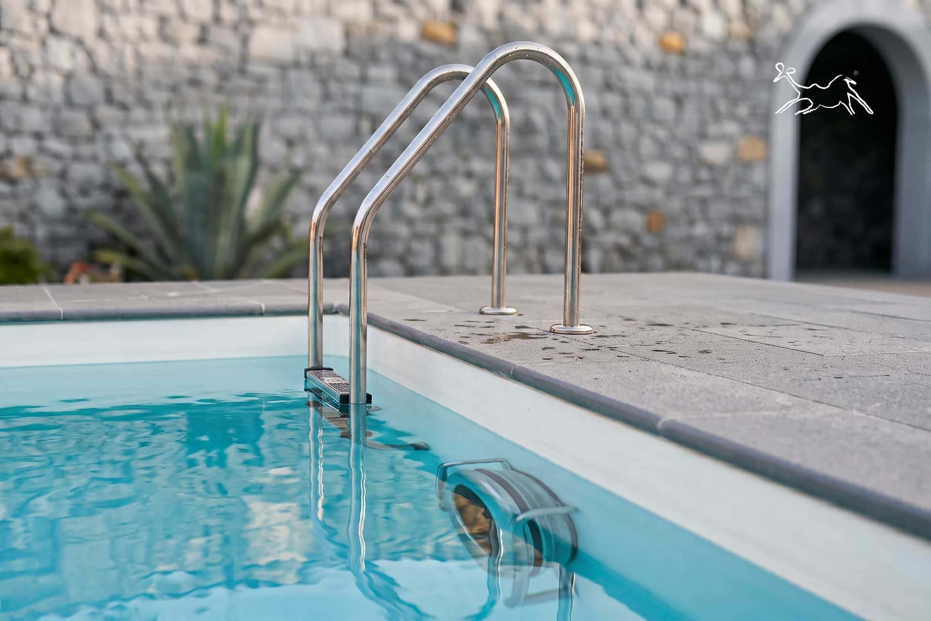 sfumature grigie della pietra naturale Cenere per rivestimenti piscina di lusso
