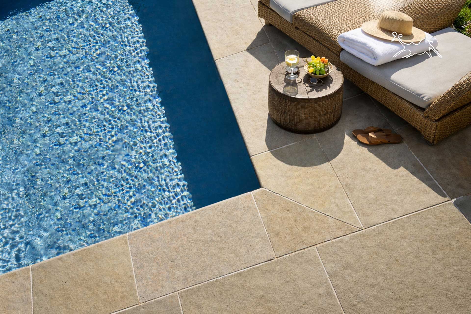 dettaglio bordo piscina in pietra Versilia Brown colore pietra di Cortemilia