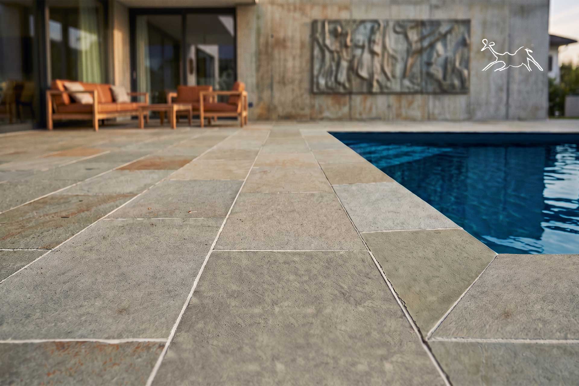 realizzazione di The Stone Age Exclusive piscina in pietra naturale che non scotta colore tortora
