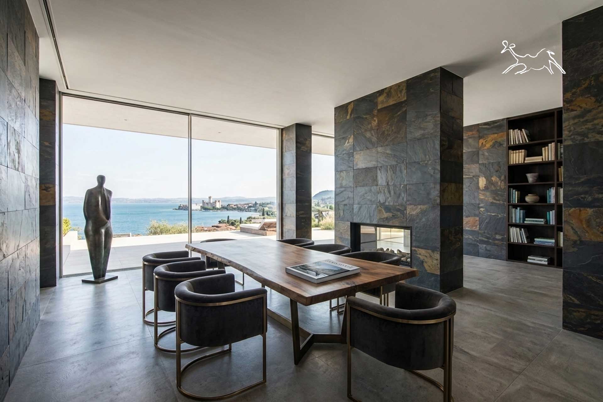 posa lastre in ardesia a parete colore nero giallo