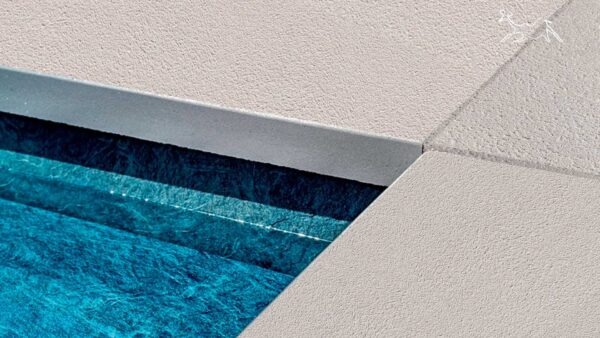 angolo per bordo piscina in pietra naturale Cream Soft lavorato su misura