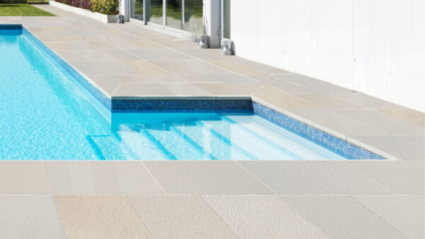 Bordo piscina in quarzite Cream Soft (Waterproof)