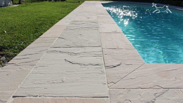 Bordo piscina quarzite Milk Shake resistenza agenti atmosferici e chimici posa di The Stone Age Exclusive in provincia di Alessandria