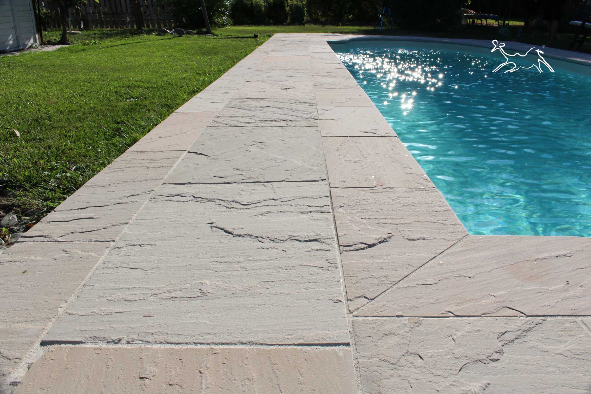 Bordo piscina quarzite Milk Shake resistenza agenti atmosferici e chimici posa di The Stone Age Exclusive in provincia di Alessandria