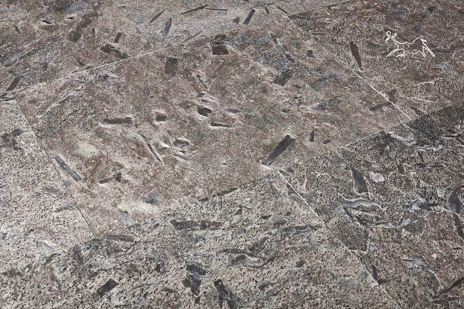 superficie quarzite antiscivolo per solarium piscina moderna molto resistente e antiscivolo