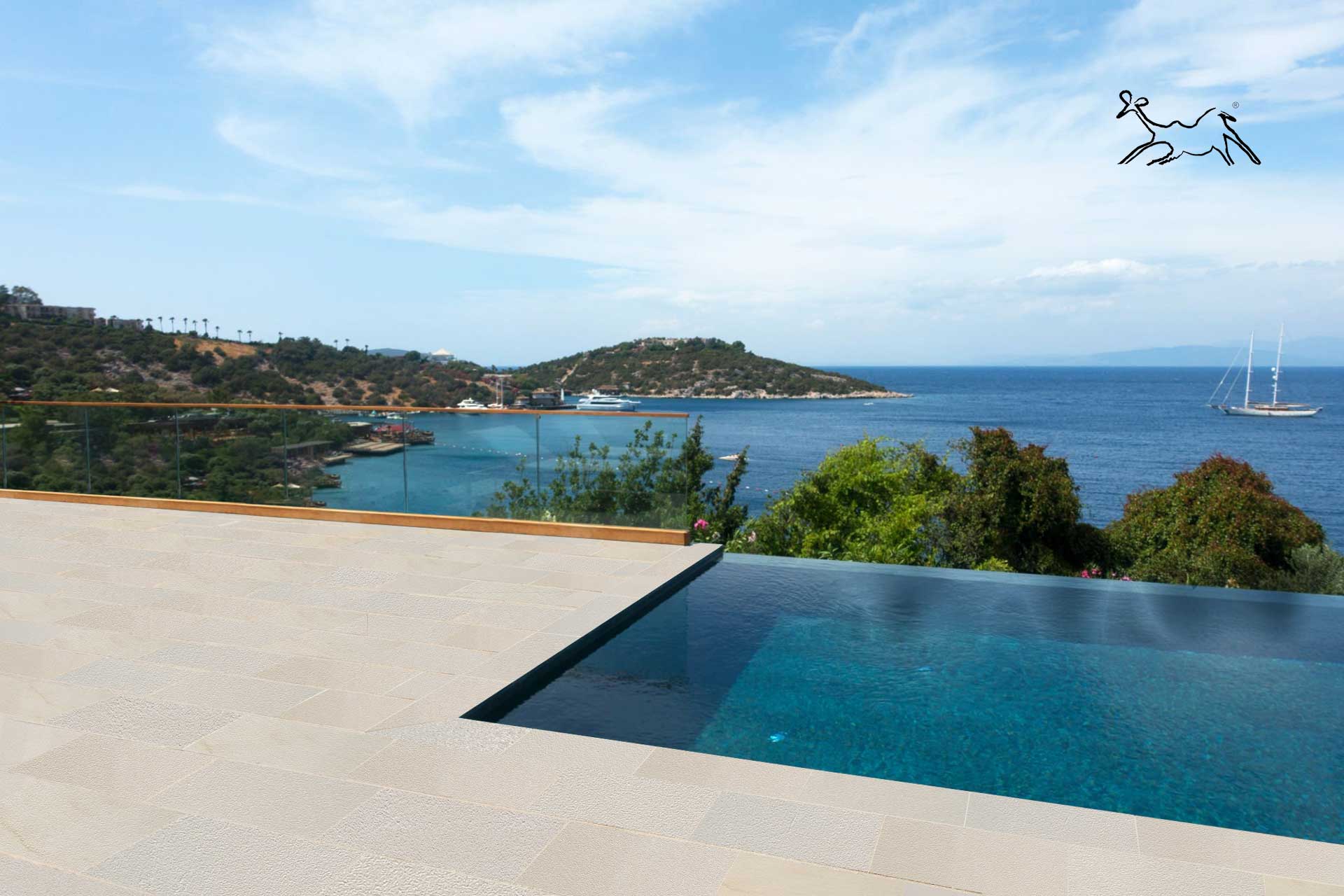 posa pavimento per piscina in quarzite colore chiaro per piscina moderna