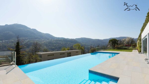 pavimento per piscina in quarzite antiscivolo che non scotta colore crema chiaro moderno